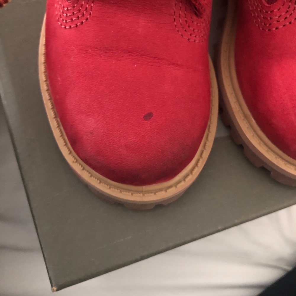 Red Timberlands - Picture 7 of 9